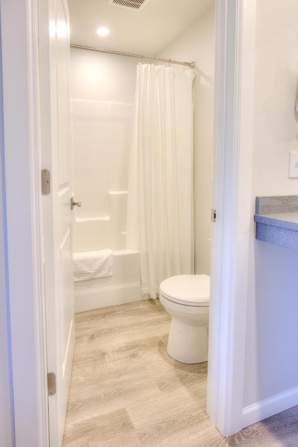 Ocean Shores Resort (Adults Only) 오션 쇼어스 외부 사진